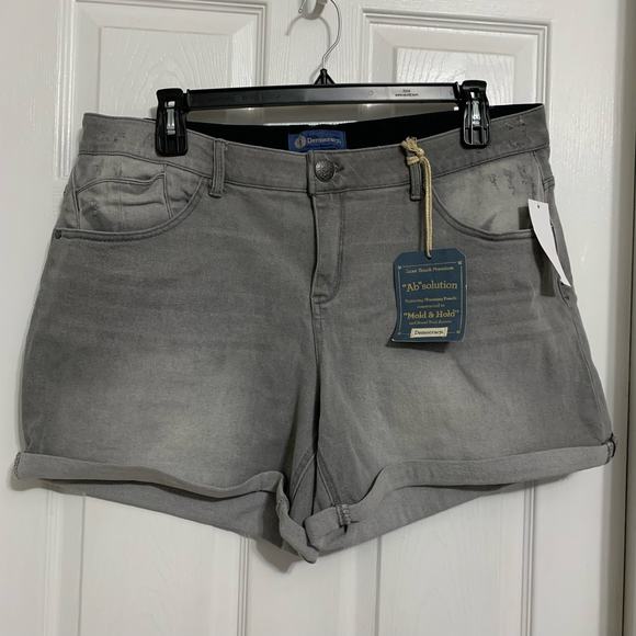 NWT Democracy “Ab”solution washed gray distressed cuffed shorts - Picture 2 of 8